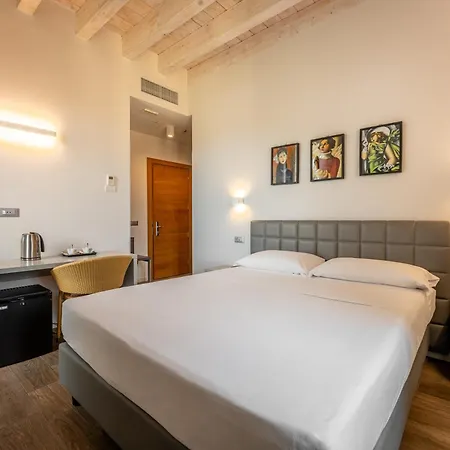 Quarcino Hotell 3*