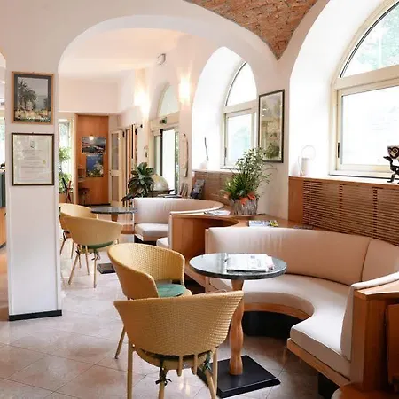 Quarcino Hotell Como