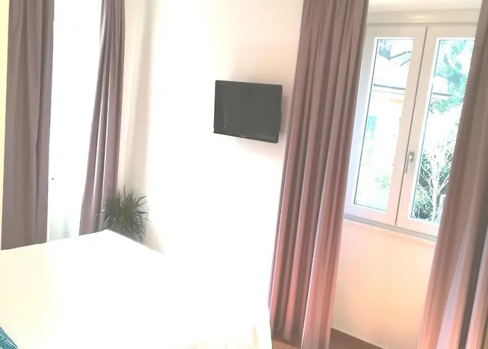 Quarcino Hotell Como