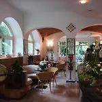 Quarcino Hotel